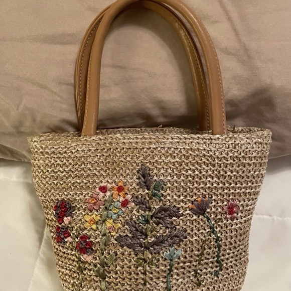 Cherokee Handbags - Cherokee Wildflower Floral Embroidered Straw Rattan Purse/Pocketbook